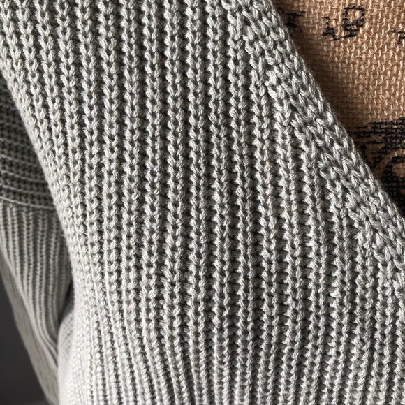 NWT. Beige long Sweater
Size L
Brand New - Picture 4 of 5